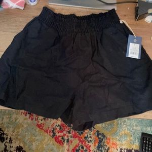 Black linen elastic waist shorts - NWT